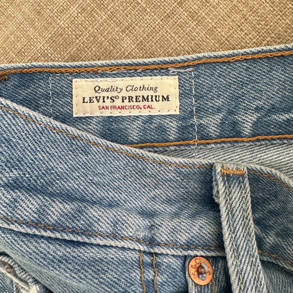 Cheeky Levi’s High Rise Shorts - Picture 2 of 5